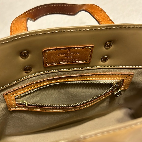Authentic Louis Vuitton Monogram Beige Vernis Leather Reade PM Mini Tote Bag - Picture 7 of 12